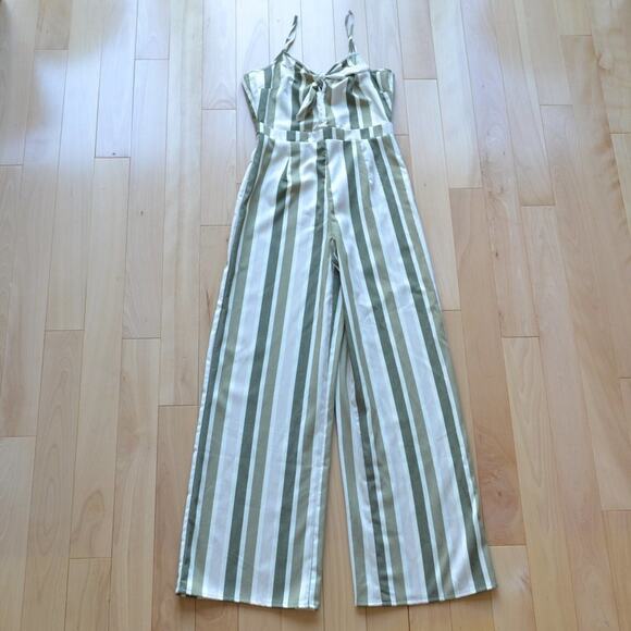 NWT Romeo + Juliet Couture Pantsuit Jumpsuit - Picture 1 of 5